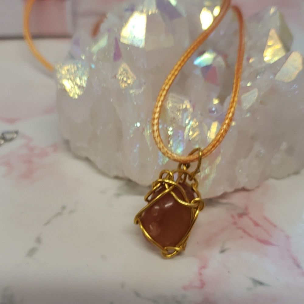 Carnelian Agate Handcrafted Cord Necklace Goldtone wire 16" length w 1" e…